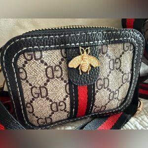 Fashion Black Trim Mini Crossbody Bag 🐝